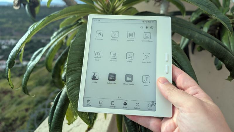 Boox Go 7 in front of a plant outdoors in sunlight