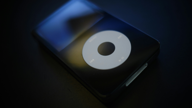 iPod classic 5g click wheel on black background