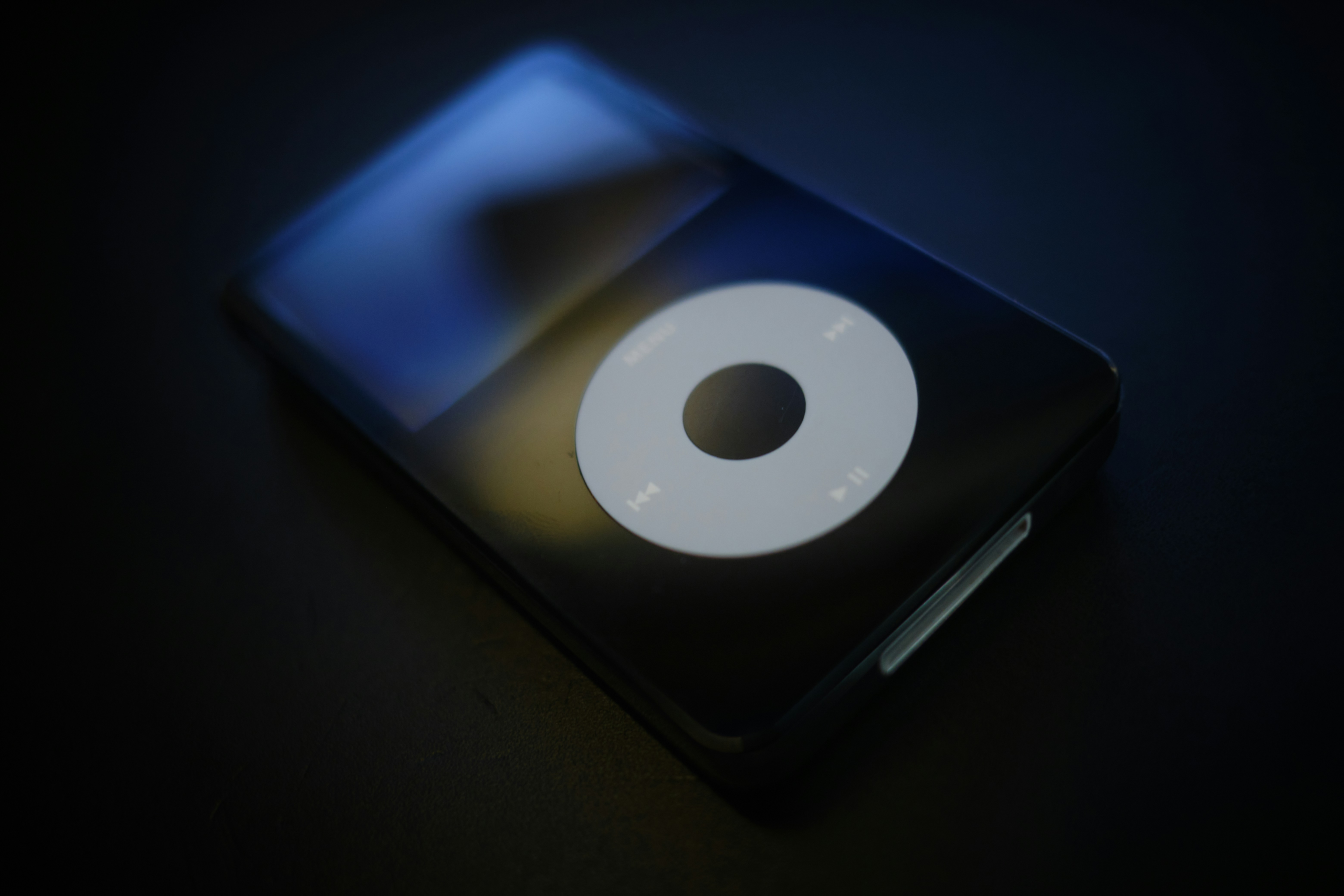 iPod classic 5g click wheel on black background
