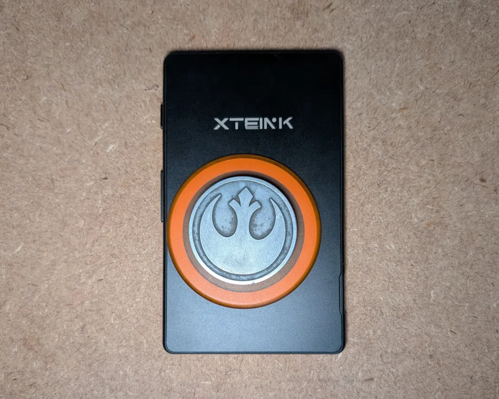 Xteink X4 magnet misalignment illustration