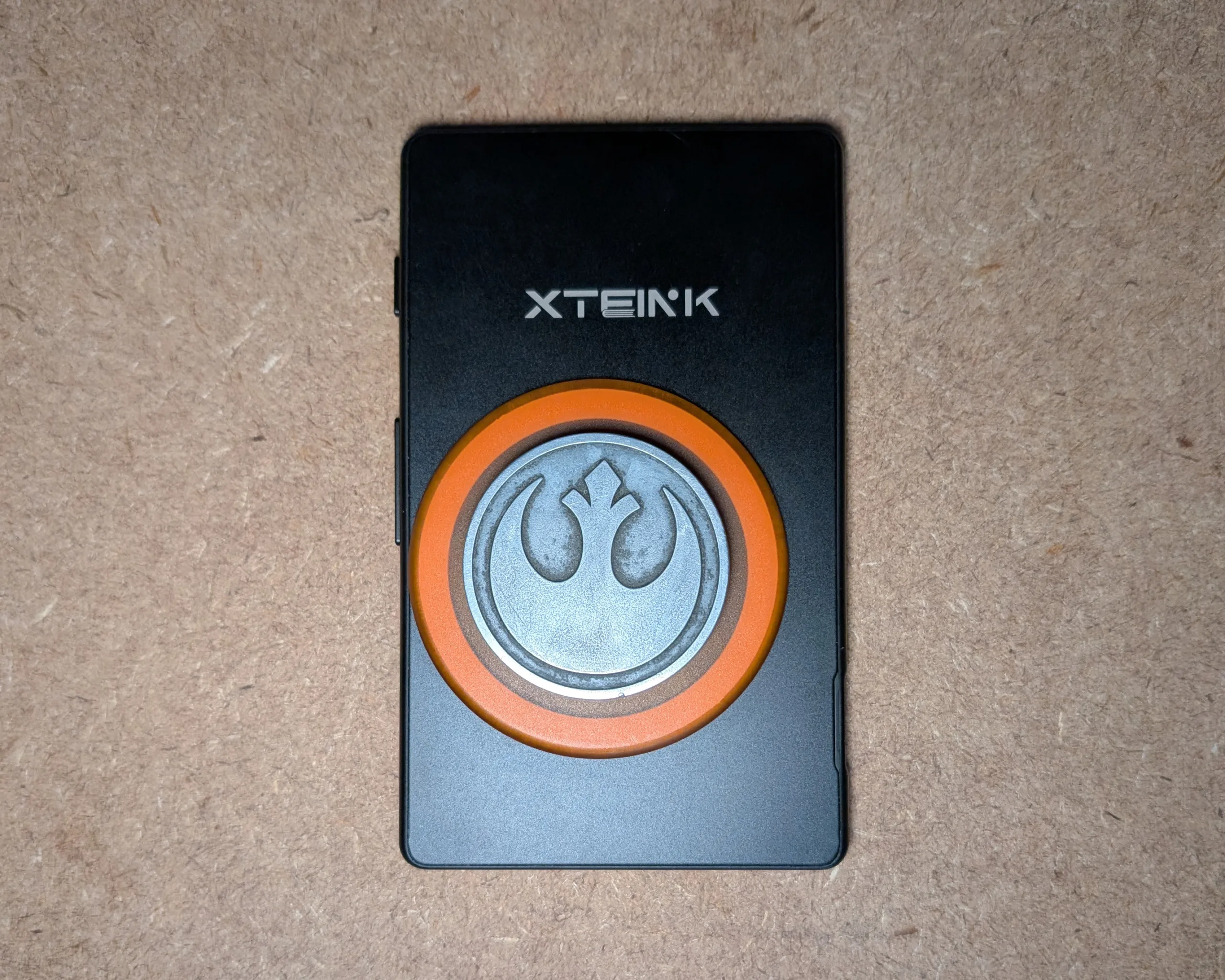 Xteink X4 magnet misalignment illustration