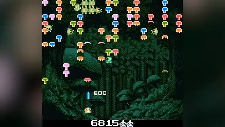 Atari ‘90s Rewind Collection showing Centipede's gameplay with gif
