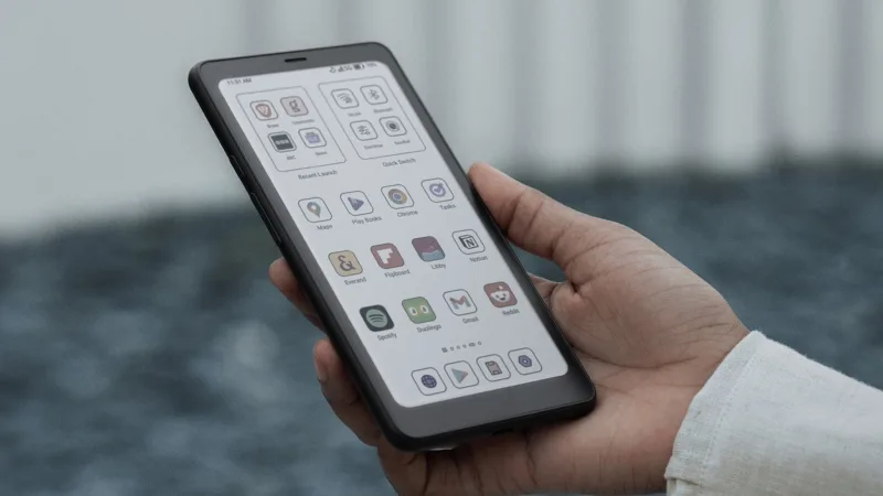 Boox Palma 2 Pro held in hand