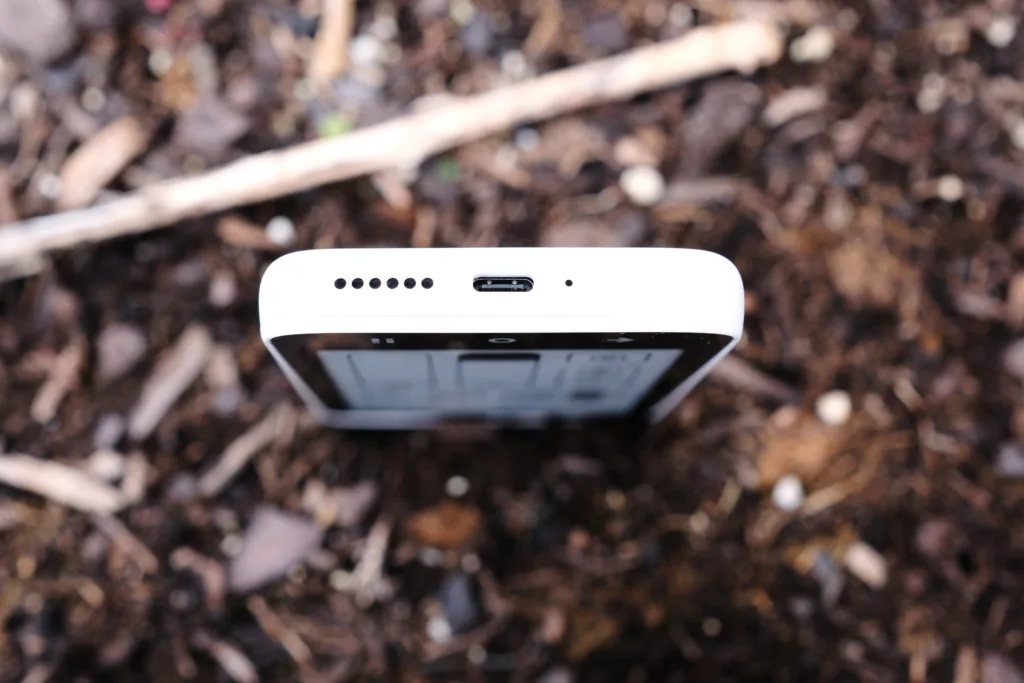 Mudita Kompakt usb c port and speaker port