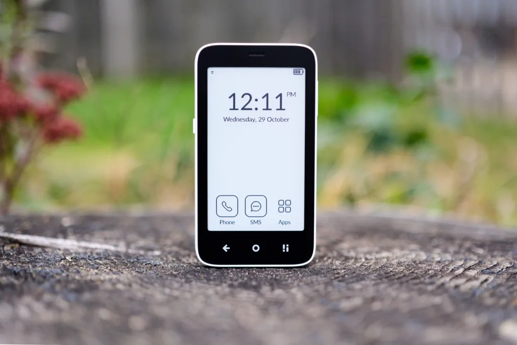 Mudita Kompakt standing on stump