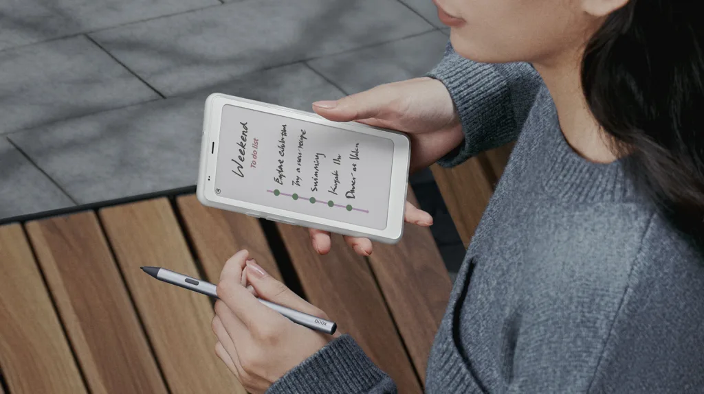 Boox Palma 2 Pro held in hand