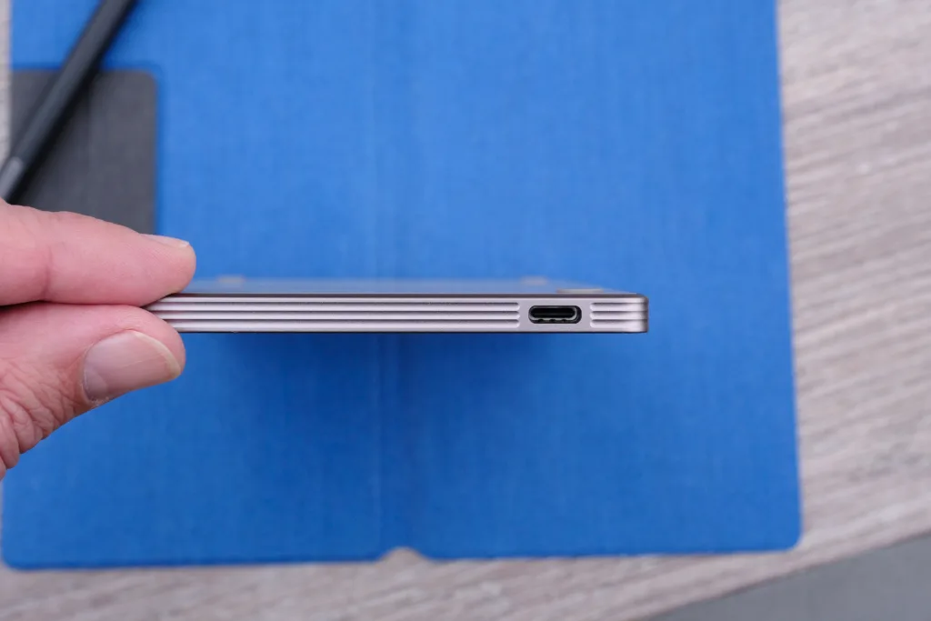 reMarkable Paper Pro usb c port