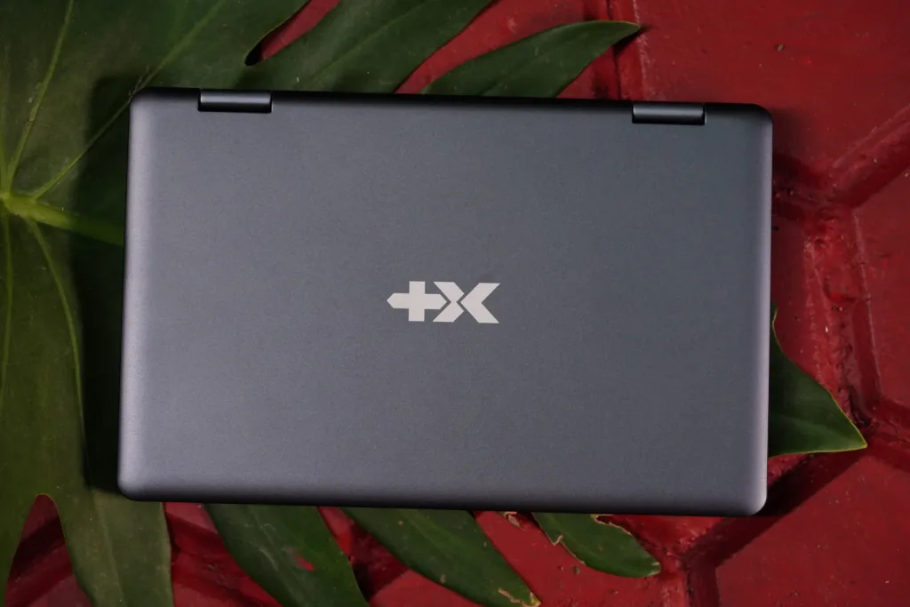X-Plus Piccolo Netbook with lid closed