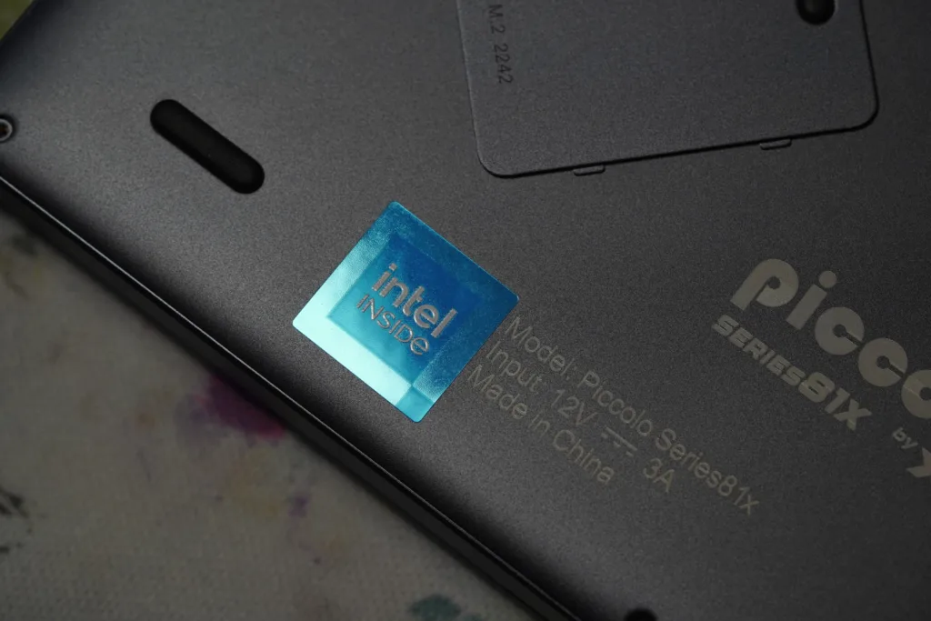 X-Plus Piccolo Netbook showing intel sticker