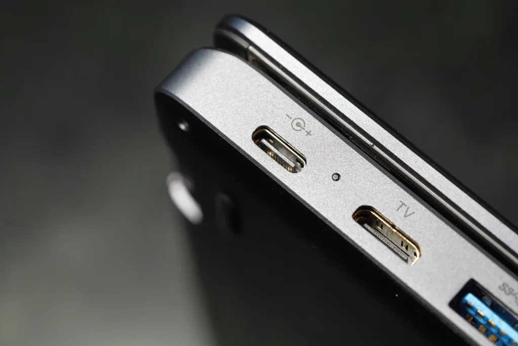 X-Plus Piccolo Netbook ports