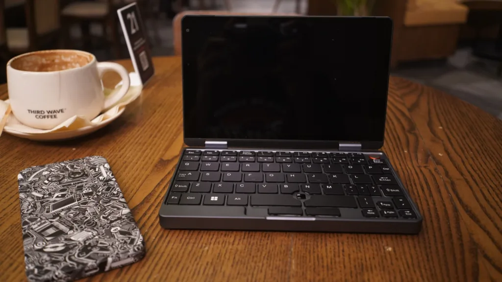 X-Plus Piccolo Netbook with lid open and screen off