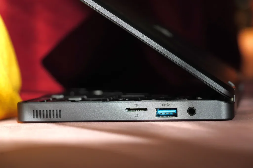 X-Plus Piccolo Netbook showing ports with lid open