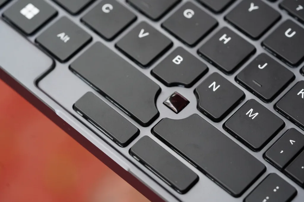 X-Plus Piccolo Netbook touchpad in between spacebars