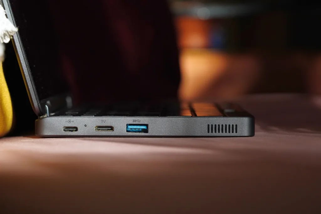 X-Plus Piccolo Netbook showing ports and vent