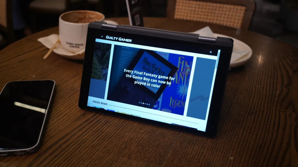 X-Plus Piccolo Netbook in tent mode