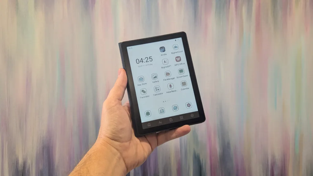 Bigme B6 Color with cool front light on