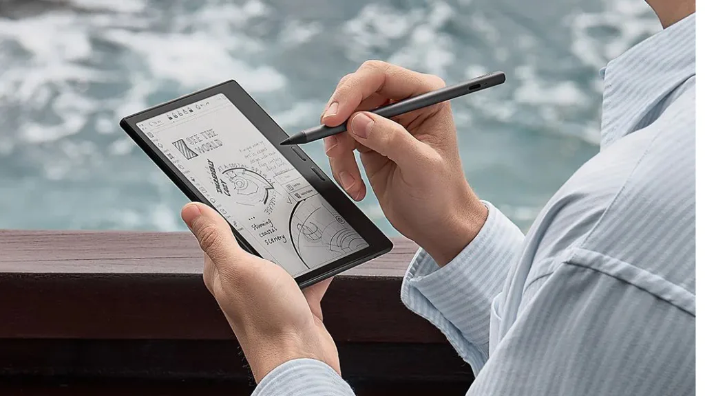 Man taking notes on the Boox Go Color 7 Gen II e-reader