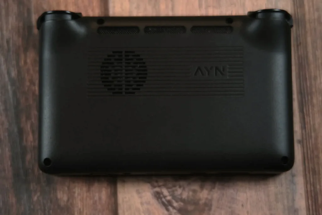 A picture showing the back of the Thor, and how the fan is off-center.