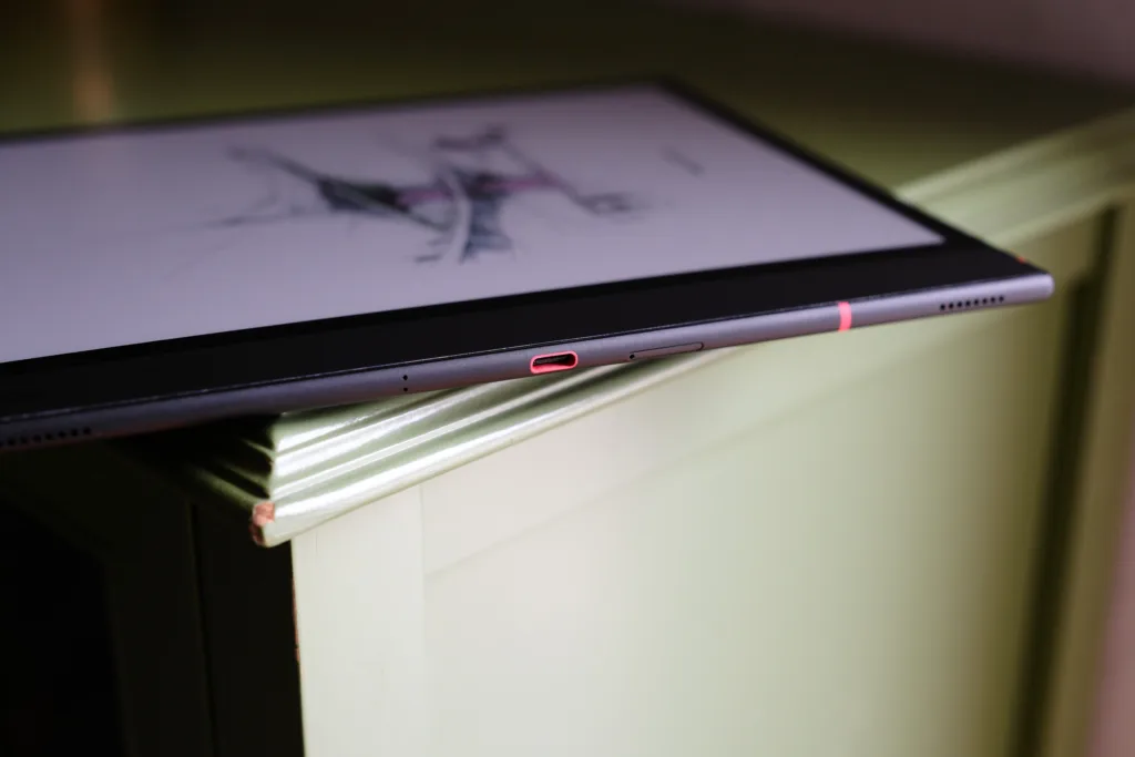 Boox Air5 C showing USB port