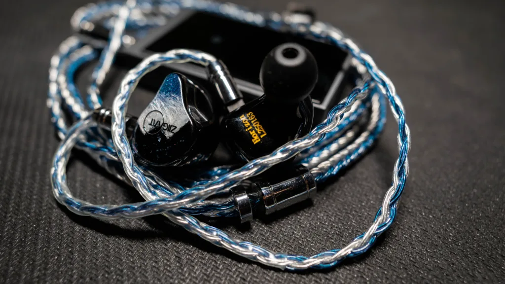 ZiiGaat Horizon close-up with Tripowin C-01