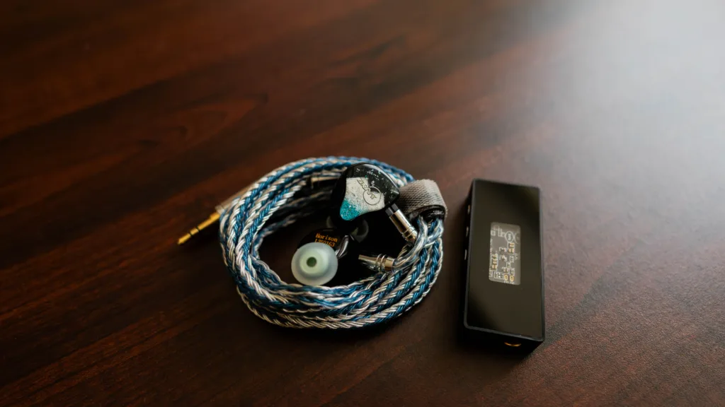 ZiiGaat Horizon with TRN Blackpearl on desk