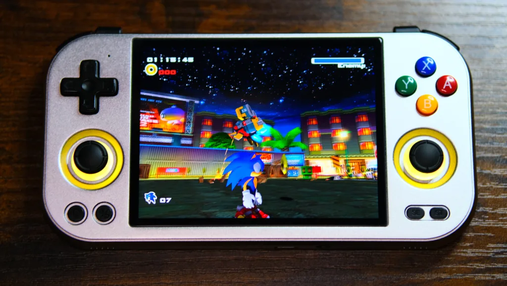 A picture of the first boss fight in Dreamcast version of Sonic Adventure 2, running on the RG 477m.