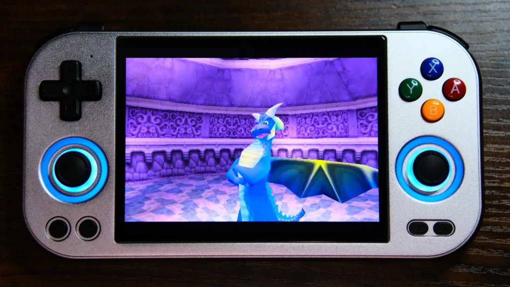 A picture of Spyro the Dragon running on the RG 477m.