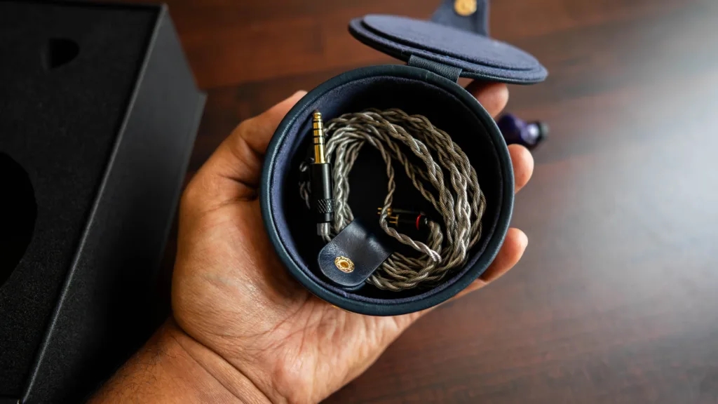 Stock cable of Cano Cristales inside the case