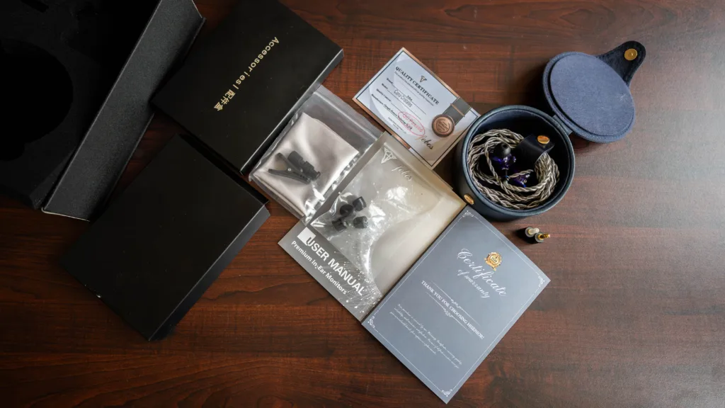 Entire packaging of the Cano Cristales, except for eartips