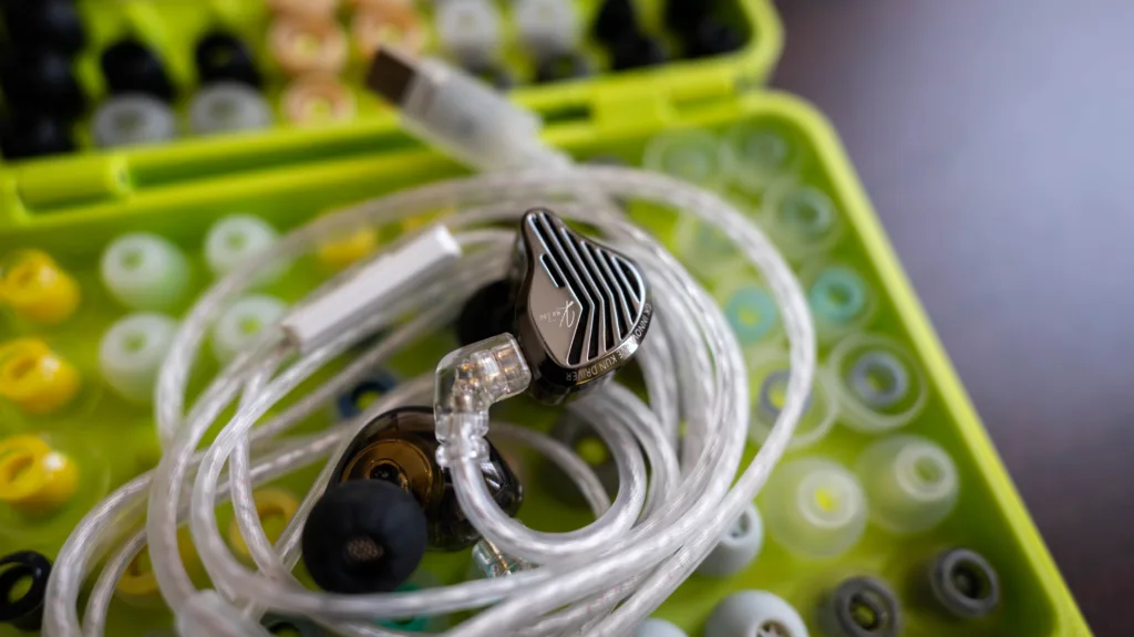 Kunten and included cable