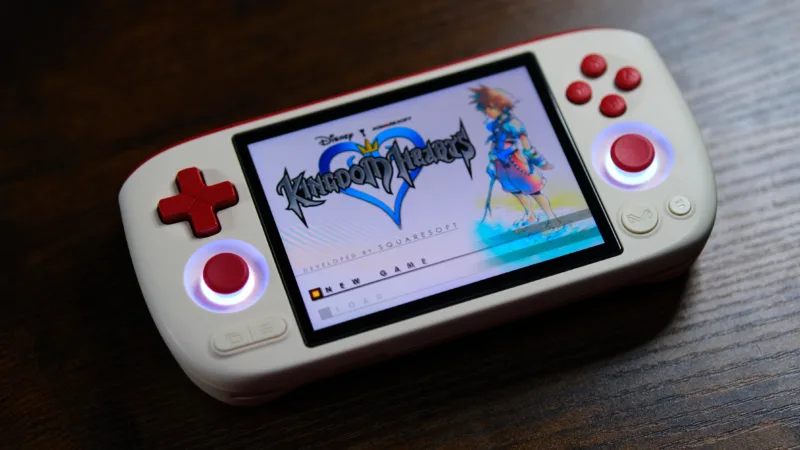 A picture of the Kingdom Hearts title screen on the Pocket Air Mini. The white and blue title screen looks really nice with the white and red colors of the Pocket Air Mini.