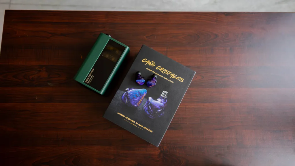 Cano Cristales retail box besides the iBasso PB5 Osprey tube amp