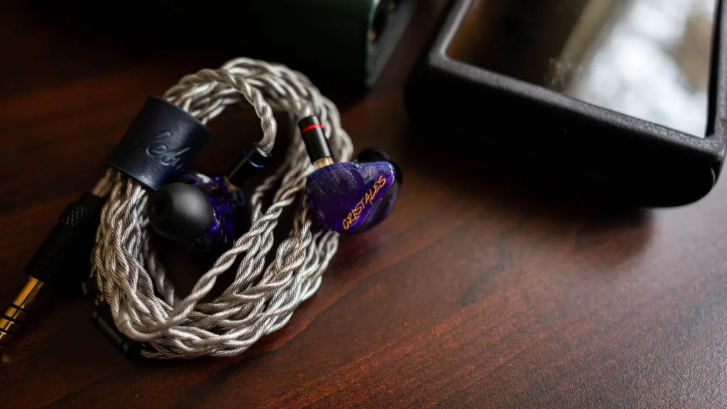 Cano Cristales with stock cable and Final E eartips beside Shanling M9 Plus