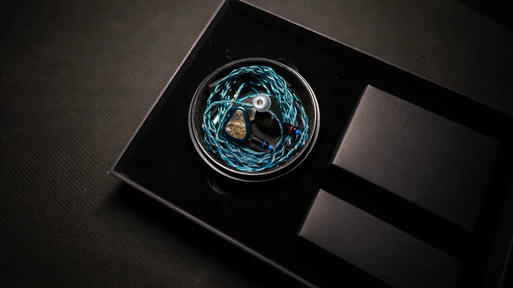 Symphonium Titan in case, inside its retail box