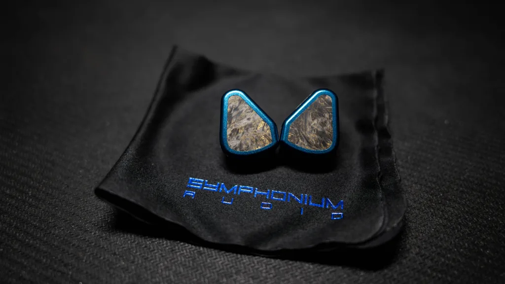 Symphonium Titan shells on its self branded cleaning cloth