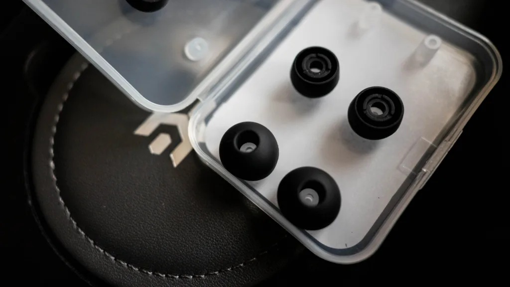 Divinus Velvet narrow bore eartips provided with the Apostle 2026