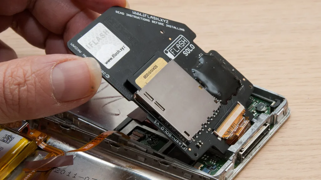 iFlash solo in the chassis of the iPod Video
